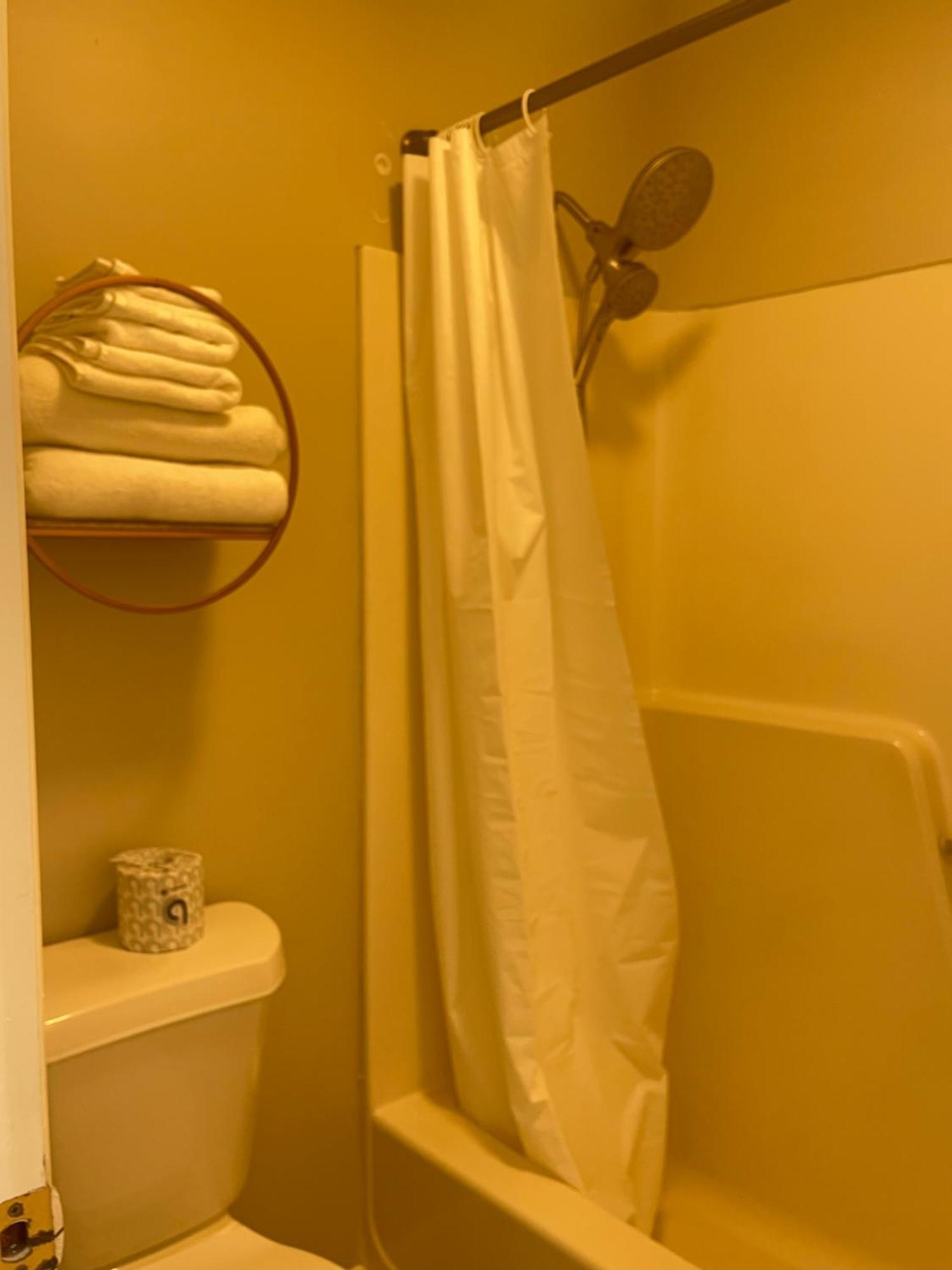 Hotel Lake Anna Glenora Extérieur photo